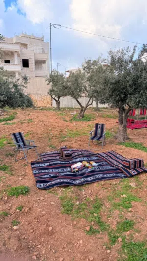 طقم جلسة بدوية بتكون من 7 قطع  فرشتين و مسندين و كرسيين و بساط