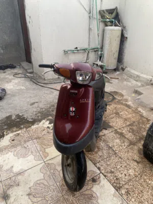 دراجه بطه حمره نضيفه السعر 200.000 و بيها مجال بالتنومه