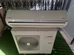 مكيف للبيع  2 طون بحال الوكاله LAKES
