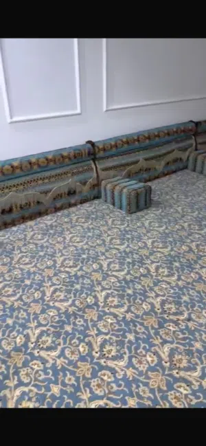 جلسة ارضية  اسفنج ظهر اصلي نظيف