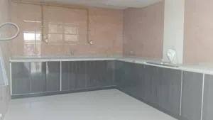 سكن عمال في عجمان الصناعية 80 غرفة شامل 2900 درهم