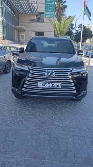 لكزس LX600 للبيع بحالة الوكالة (شبه زيرو) ماشيه 4600 كم فقط