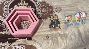 رفوف حائط سداسية ملونة بلون وردي