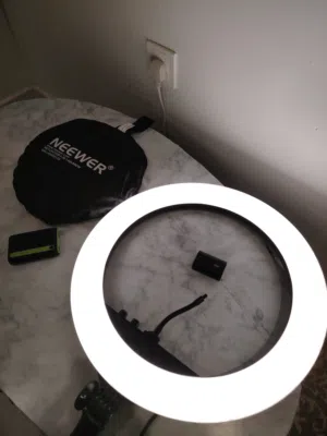 ادوات تصوير عاكس واضاءة وبطارية كانون بسعر مخفض جدا