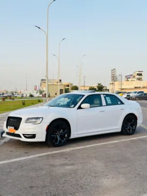 سلام عليكم اوباما 2017 300 S   واردكندي فول مواصفات  رقم بغداد الدولي  ماشيه 82 الف حقيقي  سنوية ب أ
