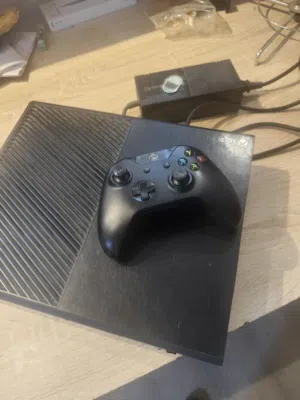 xbox one  للبيع جهاز قمه في نظافة