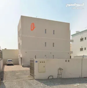 شقه دور ارضي في المعبيله 5/4 شارع النور مقابل جامع الحياة