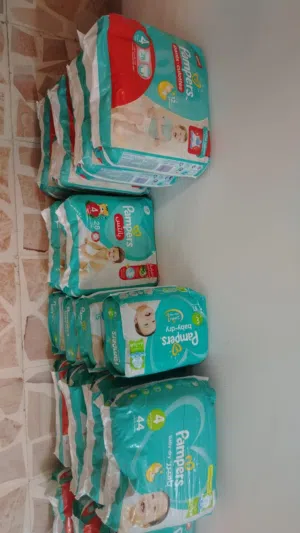 للبيع فوط أطفال Pampers عدد 25كيس بسعر 100