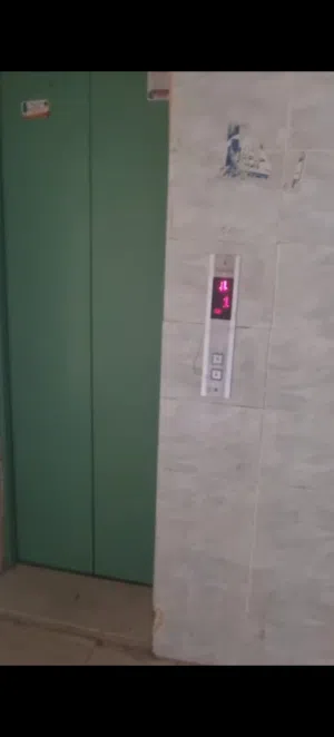 3 Bedrooms . Semi Furnished . Yearly0