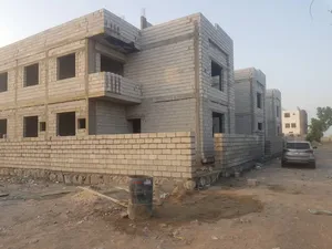 172 m2 More than 6 bedrooms Villa for Sale in Aden Other