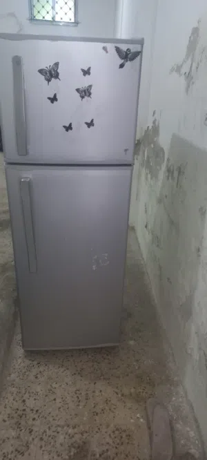 ثلاجه للبيع