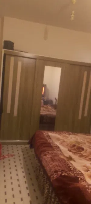 غرفة نوم بحالة ممتازة استعمال شهرين