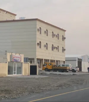 مبنى في صناعية الغريفة /شناص