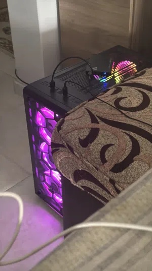 جهاز كمبيوتر مستعمل - حالة ممتازة جدا