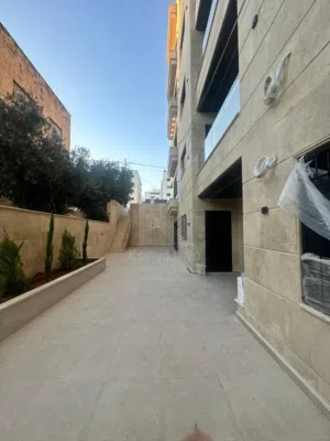 شقة فاخرة وحديثة البناء للبيع في مرج الحمام