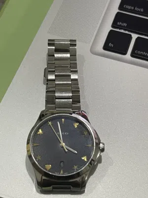 ساعة يد رجالي من جوتشي ( اصلي مع الفاتورة )  Gucci watche man original with the invoice from the ag