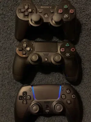 حزمة مميزة تشمل ساعة ذكية وسماعات  بلوتوث، كلشي جديد أو في حالة ممتازة.حزمة مميزة تشمل ساعة ذكية وسم