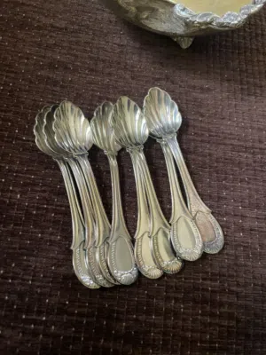 ثمان ملاعق مطلية فضة