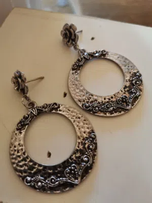 حلق اقراط Earring حلق لجميع الأعمار جميل وروعه على اللبس