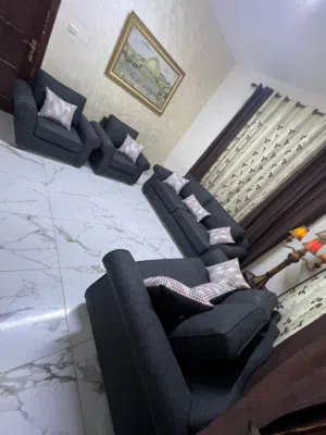 طقم كنب 7مقاعد ستايل أمريكي قمة بالفخامة والأناقة تفصيل من خشب السويد4سم   واسفنج دانلو