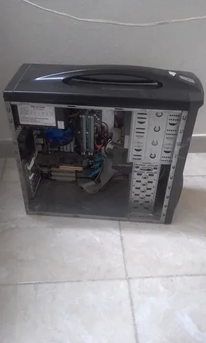 صندوق كمبيوتر للبيع
