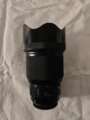 عدسة كانون سيكما ( 85mm - 1.4f ) جدا نظيفة بسعر 700 الف دينار وبي مجال