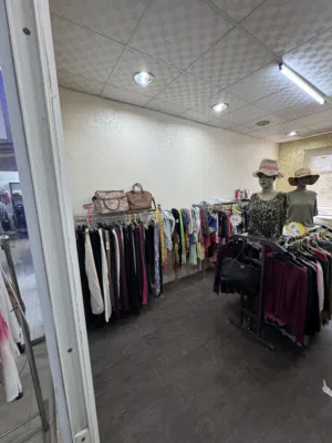 محل ملابس (Boutique) جاهز للبيع أو للإيجار – موقع مميز في الجاردنز