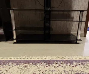 طاولة التلفزيون (30 )دينار شبه جديدة كبت النعلة (6) دينار