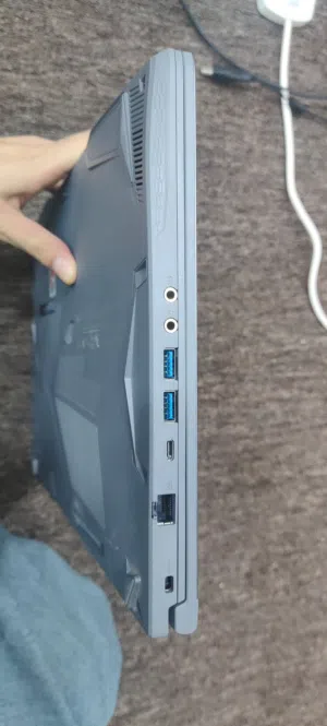لابتوب كيمنك ومونتاج MSI Thin 15 (جيل 13 - كرت RTX - شاشة 144Hz) نظيف جداً مع الكارتون والوصل