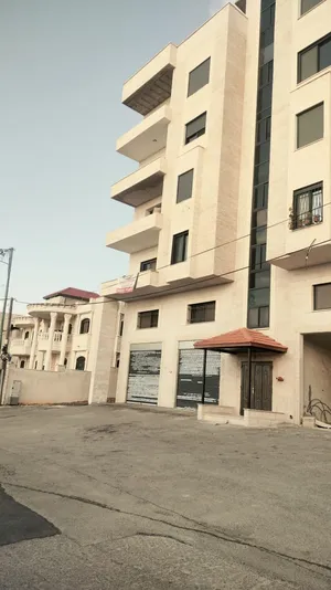 ‏٣ غرف نوم ‏.‏ ٣ حمّامات ‏.‏ 200 م٢‏0