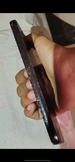 جوال s22 5G ذاكره 128 جيجا ورام 8 والجوال معروف مايحتاج شرح فيه آثار استخدام فقط لاغير السعر 55 الف