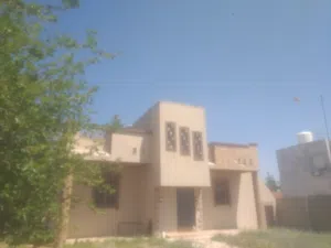 منزل 200 متر علي ارض 1700 متر