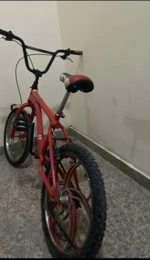 سيكل BMX ممتاز للبيع خفيف وممتاز ويصلح حق المسافات الطويله والمهارات (قابل للتفاوض بالمعقول (