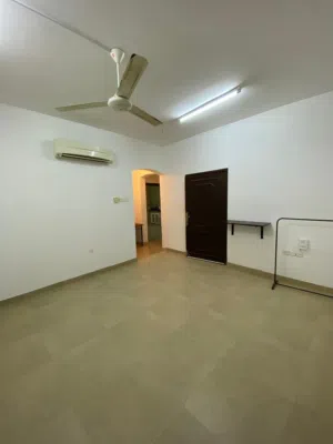 استديو بالسيب قريب شاطئ سور الحديد غرفه ومطبخ نظامي وحمام بلكونه 145 شامل فواتير