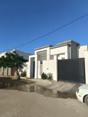 فيلا ارضية للبيع موقع ممتاز