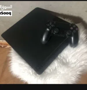السلام عليك بالله يلي عنده بلي ستيشن 4 نظيف وكويس ومعاه زوز يدين ويكو سعره يكون ف 1000 يتواصل معاي