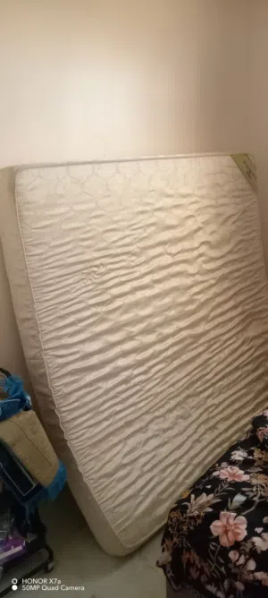 سرير كبير لشخصين للبيع