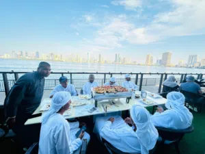 مطعم مأكولات بحرية للبيع او المشاركه او الايجار دخل ممتاز لعدم التفرغ
