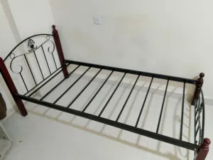 سرير حديد للبيع