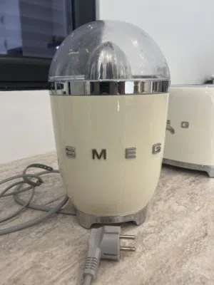 Juice extractor SMEG brand