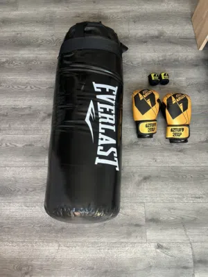 Punching bag with professional gloves and wrap كيس الملاكمة مع كفوف وراب