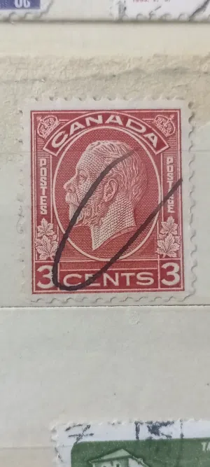 البوم طوابع للبيع  مع 505 طوابع  من بلدان عديده عربي و اجنبي