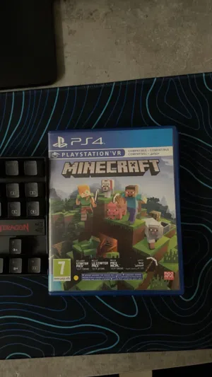 لعبة ماين كرافت سوني 4 شبه جديدة  Minecraft PS4 CD