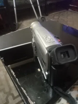 كاميرا باناسونيك اصلي ممتازة للبيع تعمل على الشاحن بحاجة تغيير بطارية فقط