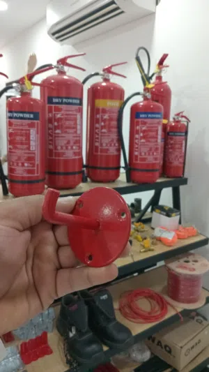 طفايات الحريق بكل الأنواع و مستلزماتها وقطع صيانتها مع كادر مختص فقط عند سياب للتجارة. ثقتك غايتنا.
