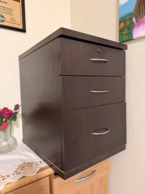 كومود بني خشب
