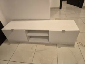 طاولة تلفزيون للبيع