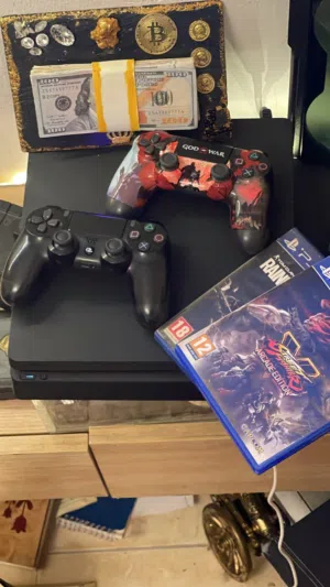 Ps4  s جهاز مرتب معو  سيدي عدد 2 العاب عدد 2 يد تحكم عدد 3 و سماعه محيطيه