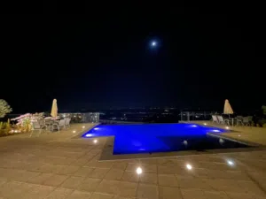3 Bedrooms Chalet for Rent in Salt Al Maghareeb