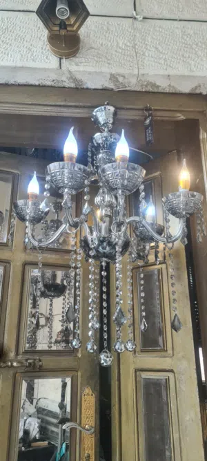 ثريات كريستال  واضاءات منوعة  ومختلفةا